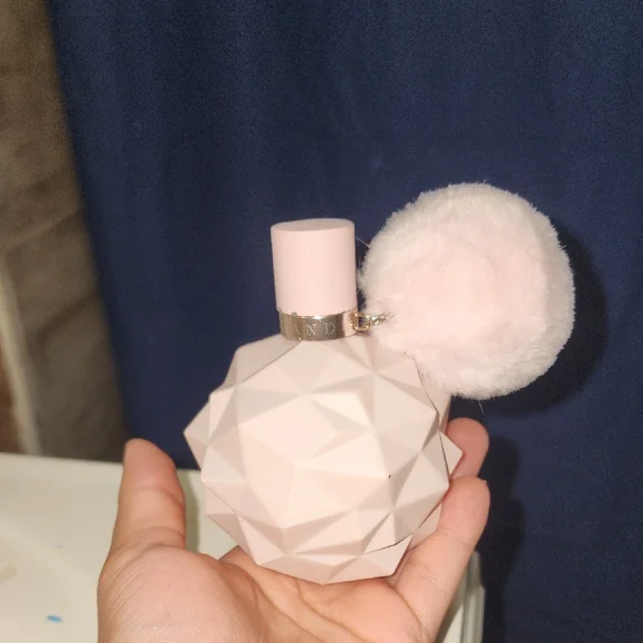 Ariana Grande Blush Pink Geometric Perfume - Picture 3 of 5